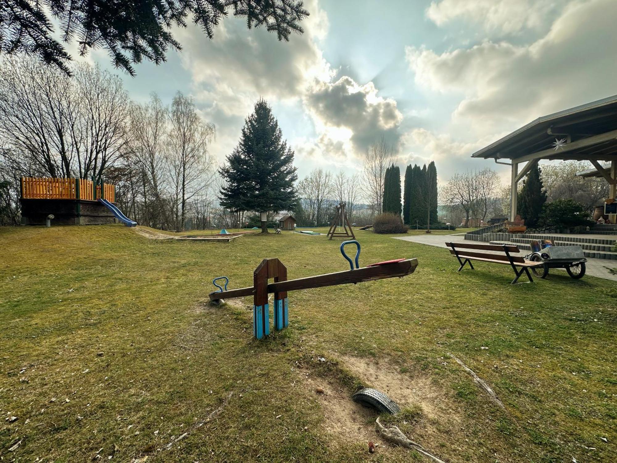 Hotel Am Laerchenberg I Fruehstueck, Wlan, Parkplatz Schirgiswalde-Kirschau Exterior foto