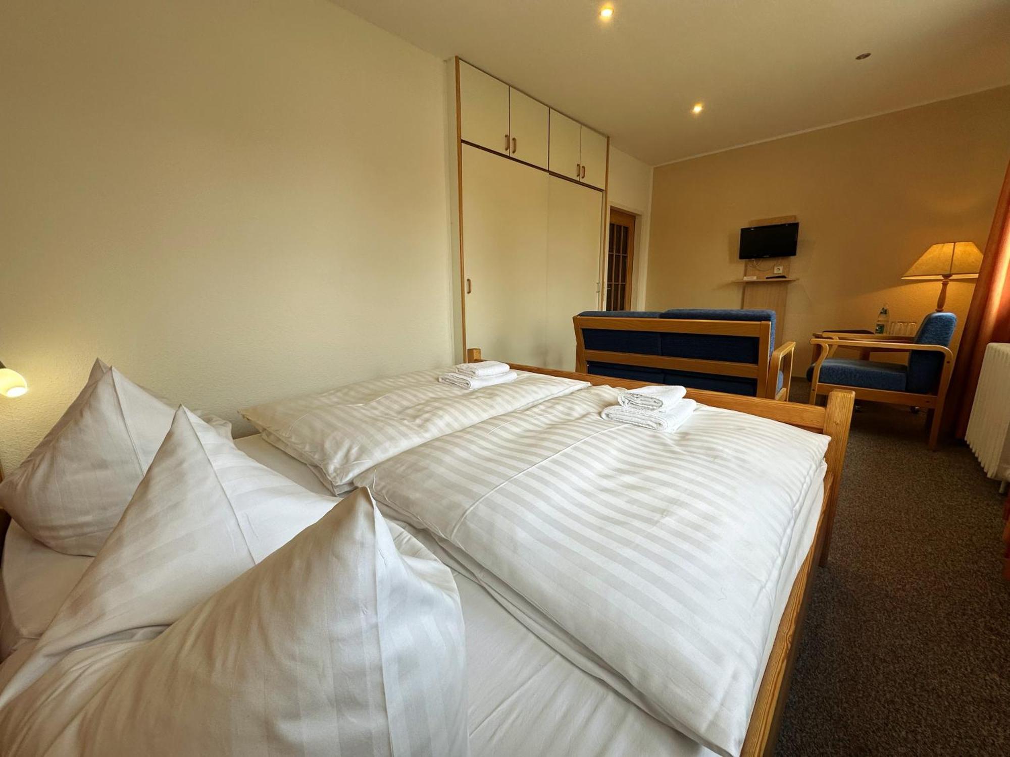 Hotel Am Laerchenberg I Fruehstueck, Wlan, Parkplatz Schirgiswalde-Kirschau Exterior foto